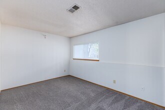 Fountains Apartments in West Des Moines, IA - Building Photo - Building Photo