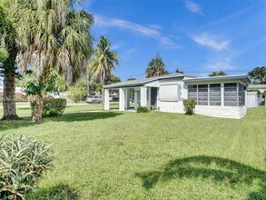 17791 NE 13th Ave in North Miami Beach, FL - Building Photo - Building Photo