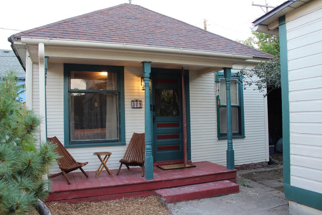 319 E Willamette Ave in Colorado Springs, CO - Foto de edificio