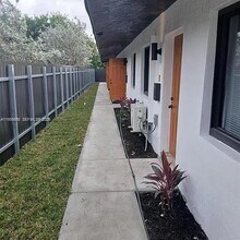 900 NW 8th Ave in Pompano Beach, FL - Foto de edificio - Building Photo