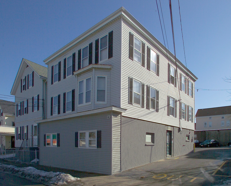 276 4th St in Fall River, MA - Building Photo