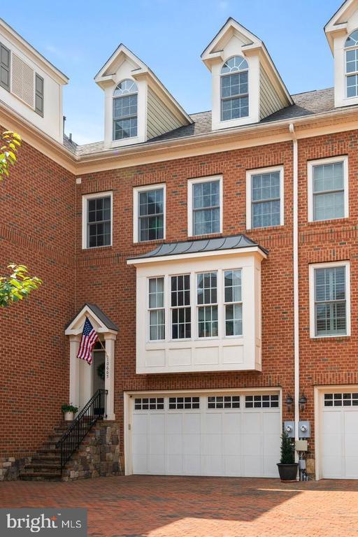 property at 10665 Yorktown Ct