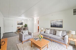 The Heights of Southfield in Southfield, MI - Building Photo