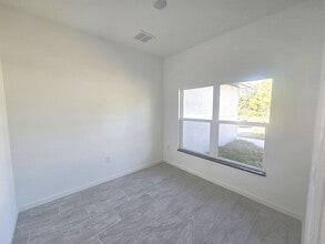 940 Sterling St E in Lehigh Acres, FL - Building Photo - Building Photo