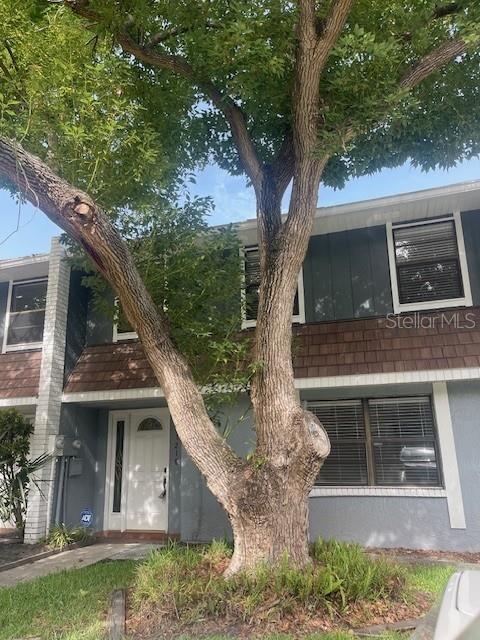 property at 1218 Abbey Crescent Ln