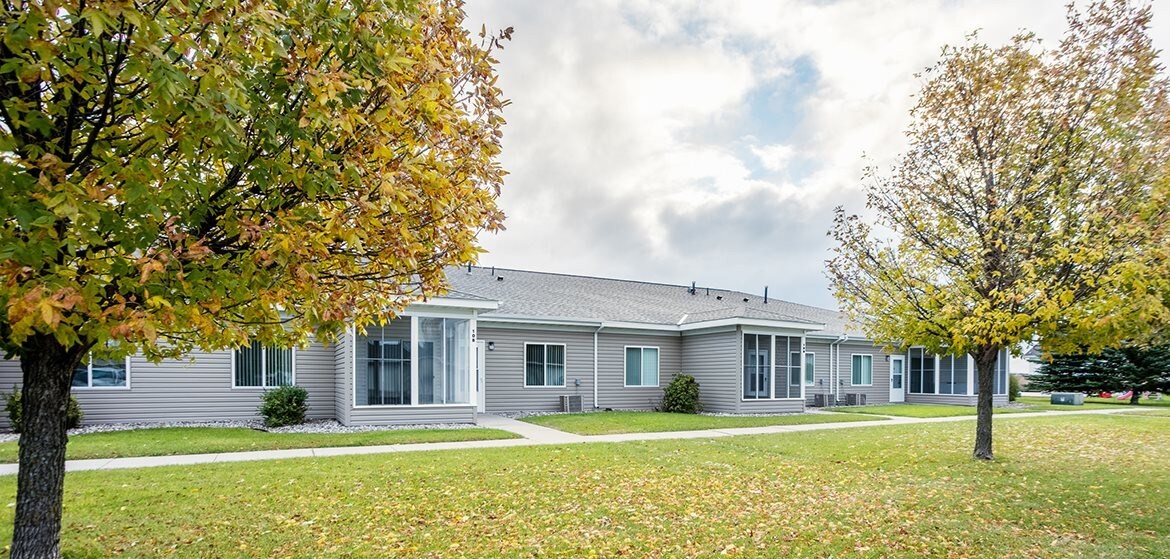 SummerField Warren Cottages in Warren, MN - Foto de edificio