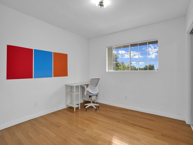 10601 Kurt St in Sylmar, CA - Building Photo - Building Photo