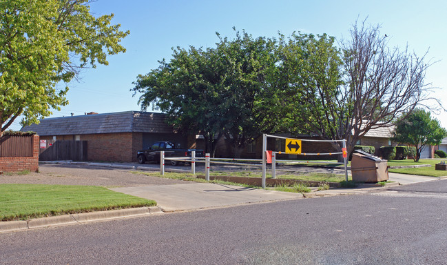 2816 Edgemere Dr in Plainview, TX - Building Photo - Building Photo