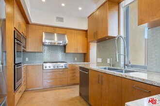 2301 10th St in Santa Monica, CA - Building Photo - Building Photo