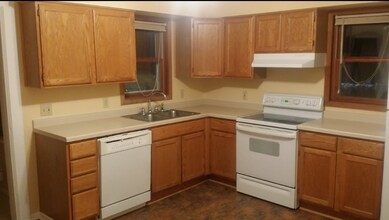 627 3rd St NW in Faribault, MN - Foto de edificio - Building Photo