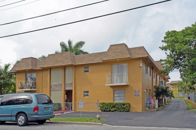 980 NW 45th Ave in Miami, FL - Building Photo - Building Photo