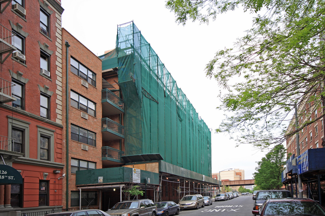 124 E 118th St in New York, NY - Building Photo
