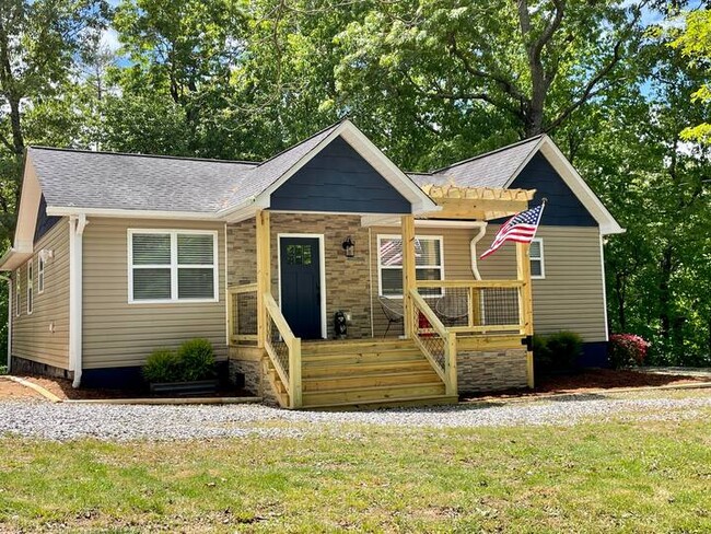 property at 233 Lakeview Cir