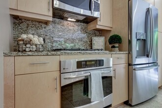 7121 E Rancho Vista Dr-Unit -1001 in Scottsdale, AZ - Foto de edificio - Building Photo