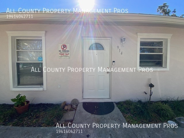 property at 914 Royal Palm Dr