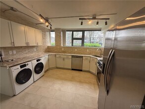 130 Linwood Ave in Buffalo, NY - Building Photo - Building Photo