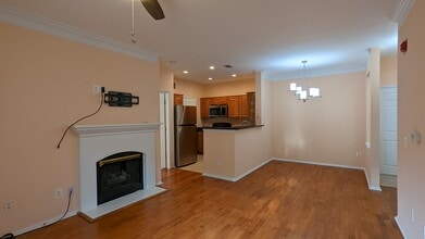 1570 Spring Gate Dr, Unit 7314 in McLean, VA - Foto de edificio - Building Photo
