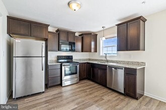 890 Admiral Ln in Hanover, PA - Building Photo - Building Photo