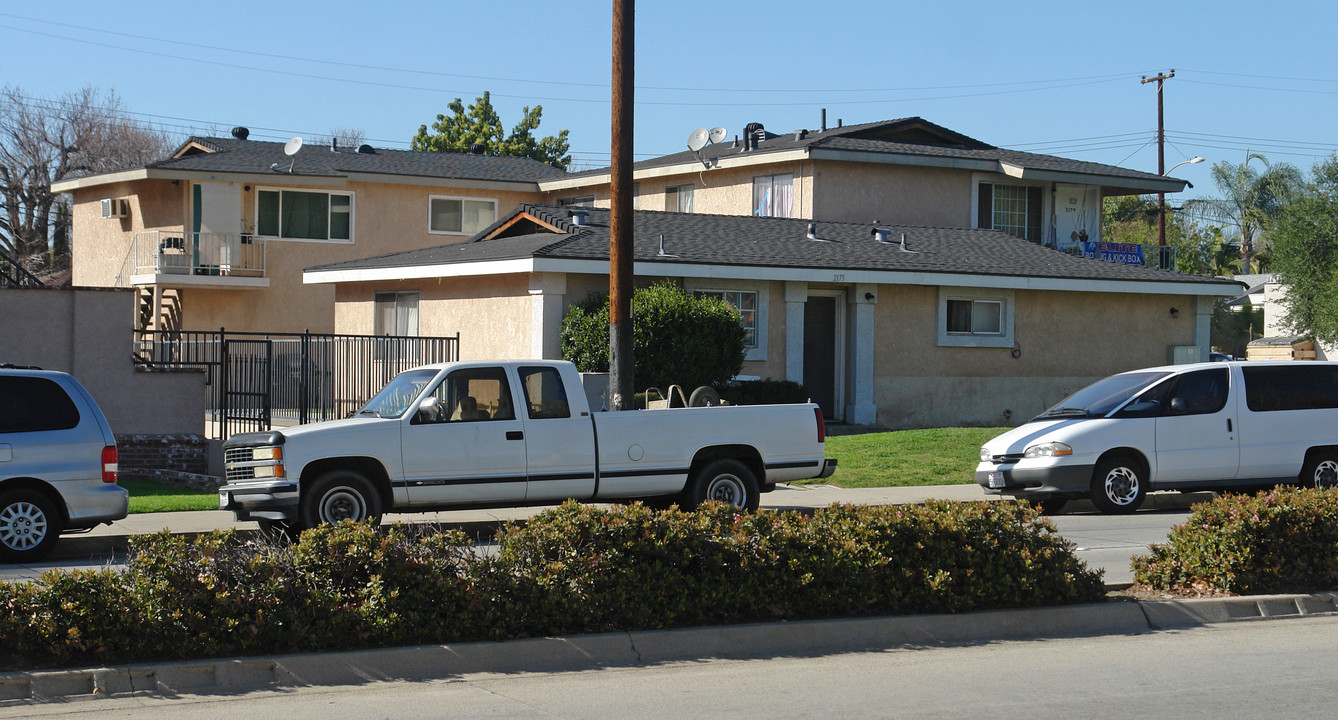 2175 N Towne Ave in Pomona, CA - Building Photo