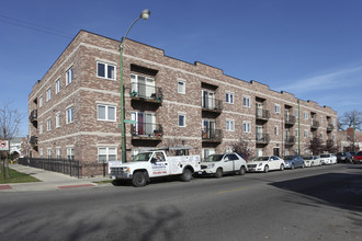 6112 W Diversey Ave in Chicago, IL - Foto de edificio - Building Photo