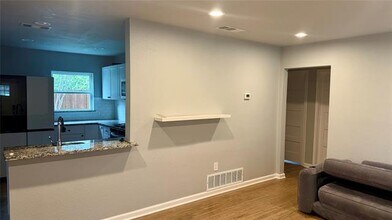 11743 Broadmoor Dr in Dallas, TX - Building Photo - Building Photo