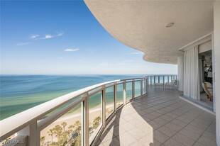 8231 Bay Colony Dr in Naples, FL - Building Photo
