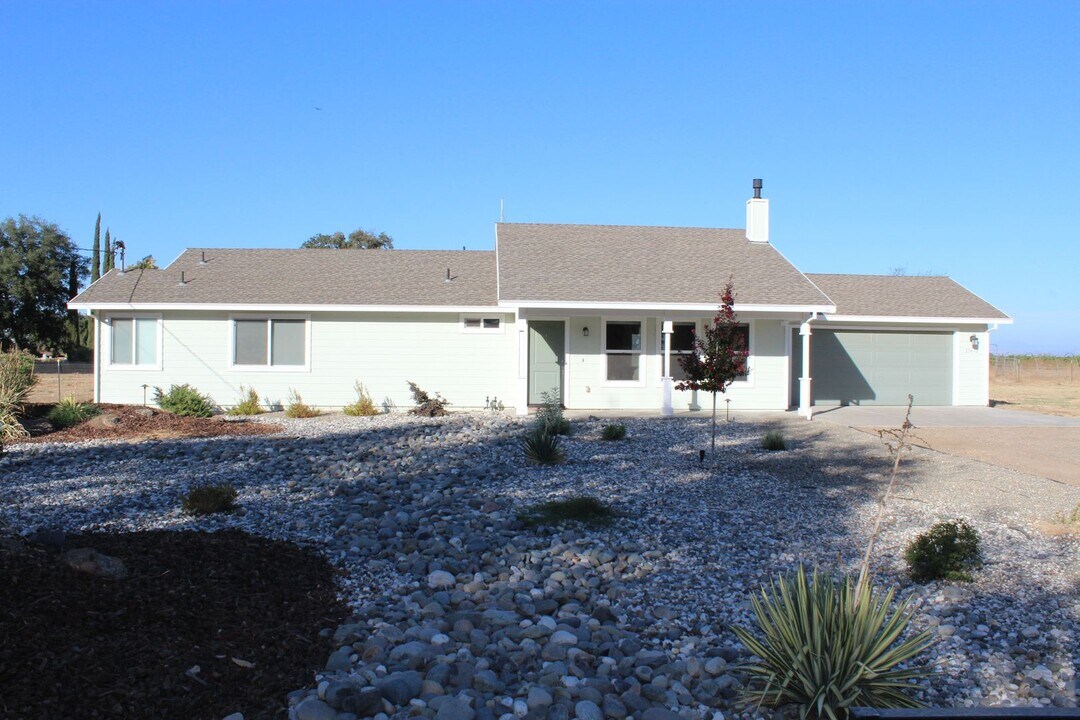 23430 Mackville Rd in Clements, CA - Building Photo