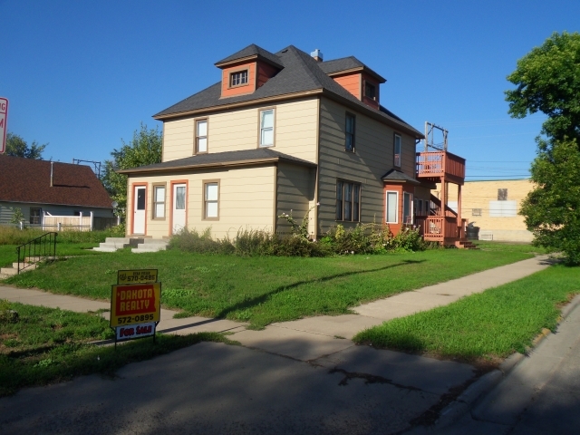 5 Plex in Williston, ND - Building Photo