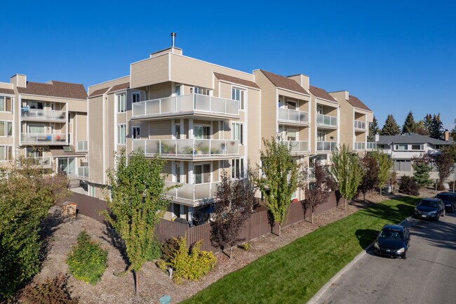3733 42nd St NW in Calgary, AB - Building Photo - Building Photo