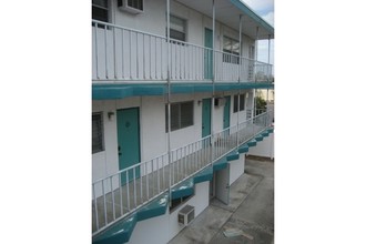 Shamrock Apartments in Melbourne, FL - Building Photo - Building Photo