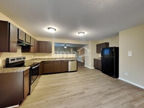 2956 Seasons Dr in Greenwood, IN - Foto de edificio - Building Photo