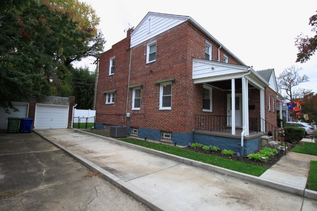 2807 Harview Ave in Baltimore, MD - Building Photo - Building Photo