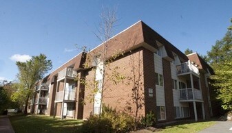 Meadowbrook Apartments in Halifax, NS - Building Photo