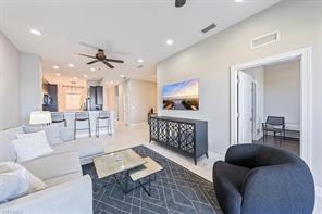 15130 Palmer Lake Cir-Unit -204 in Naples, FL - Foto de edificio - Building Photo