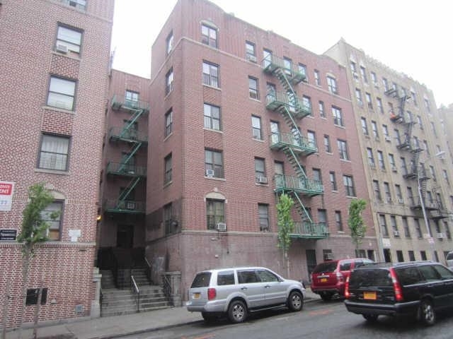 2290 Andrews Ave in Bronx, NY - Building Photo