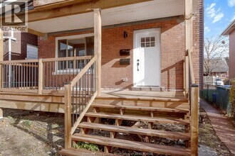 836 Pillette Rd in Windsor, ON - Foto de edificio - Building Photo