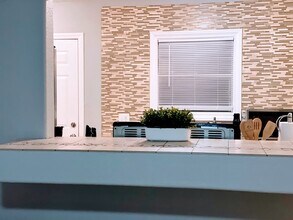 292 E 42nd St, Unit 1 in San Bernardino, CA - Foto de edificio - Building Photo