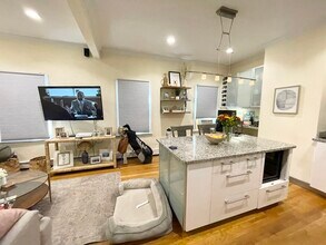 190 Boston St, Unit T in Boston, MA - Foto de edificio - Building Photo