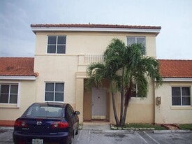 336 NW 114th Ave, Unit 102 in Miami, FL - Building Photo