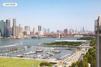50 Bridge Park Dr in Brooklyn, NY - Building Photo - Building Photo