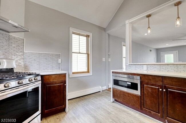 101 Carlton Ave in East Rutherford, NJ - Building Photo - Building Photo