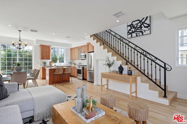 7966 1st St in Los Angeles, CA - Building Photo - Building Photo