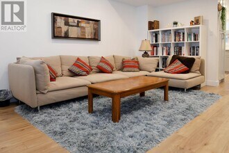 70 Chapman Ct in London, ON - Building Photo - Building Photo