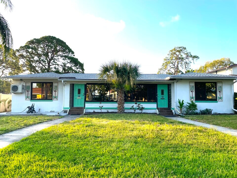 253 Mateo Way NE in St. Petersburg, FL - Building Photo