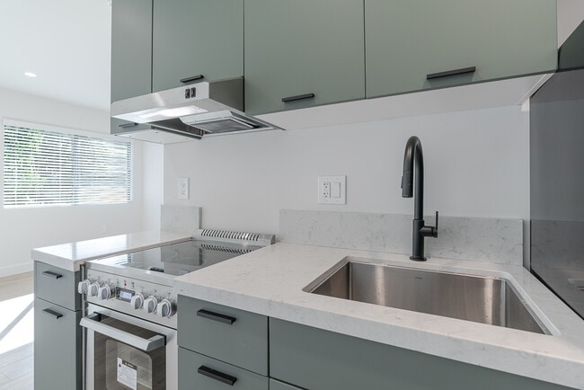 Hollywood Biltmore in Hollywood, CA - Building Photo - Building Photo