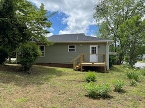 123 Edwards Ave in Swannanoa, NC - Foto de edificio - Building Photo