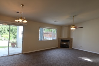 10100 Grand View Summit Dr in Bakersfield, CA - Building Photo - Building Photo