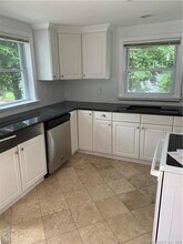 28 Treadwell Ave in Westport, CT - Foto de edificio - Building Photo
