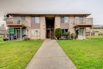 Pershing Rise Apartments in Mt Angel, OR - Foto de edificio - Building Photo