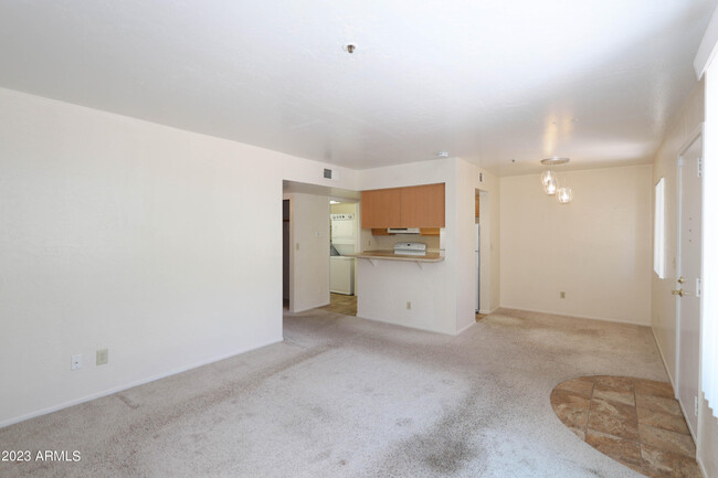 12123 Bell Rd-Unit -206 in Surprise, AZ - Building Photo - Building Photo